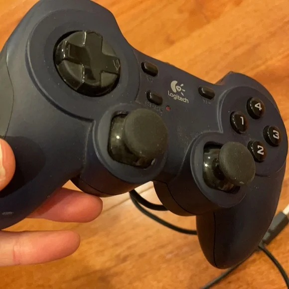 Logitech computer controller - Picture 7 of 10